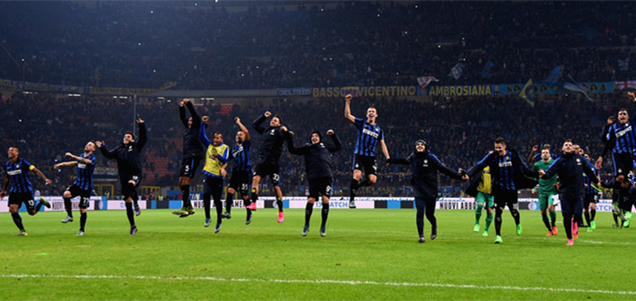 边锋形成撞 边锋形成撞