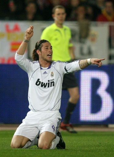 持球人强突 持球人强突